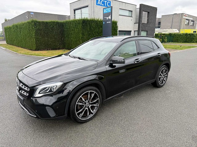 Mercedes - 2019 - gla - 180 - personenauto - afbeelding 1 van  15