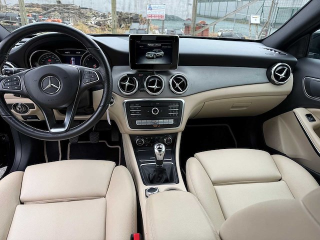 Mercedes - 2019 - gla - 180 - personenauto - afbeelding 10 van  15