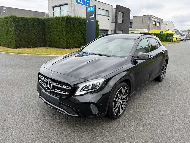 Mercedes - 2019 - gla - 180 - personenauto - afbeelding 13 van  15