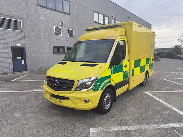 Mercedes - 2019 - sprinter - ambulance - afbeelding 28 van  33
