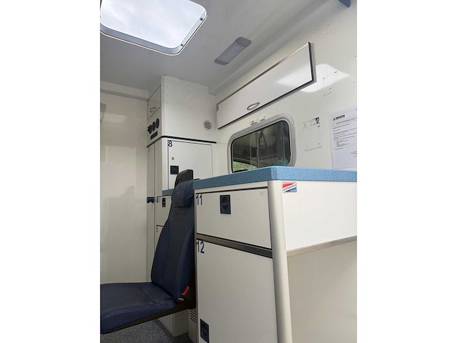 Mercedes - 2019 - sprinter - ambulance - afbeelding 9 van  33