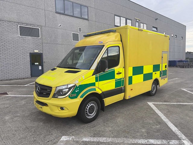 Mercedes - 2019 - sprinter - ambulance - afbeelding 12 van  33
