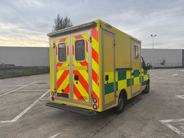 Mercedes - 2019 - sprinter - ambulance - afbeelding 33 van  33
