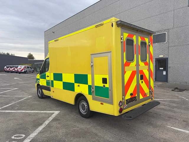 Mercedes - 2019 - sprinter - ambulance - afbeelding 17 van  33