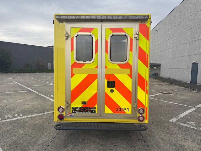 Mercedes - 2019 - sprinter - ambulance - afbeelding 3 van  26