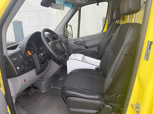 Mercedes - 2019 - sprinter - ambulance - afbeelding 32 van  33