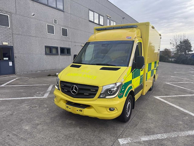 Mercedes - 2019 - sprinter - ambulance - afbeelding 19 van  23
