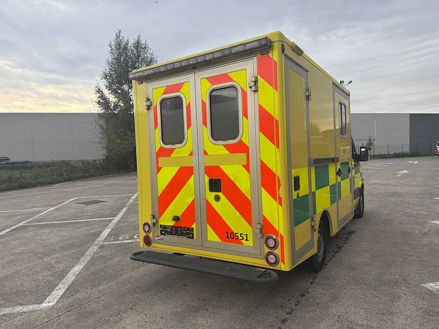 Mercedes - 2019 - sprinter - ambulance - afbeelding 2 van  9