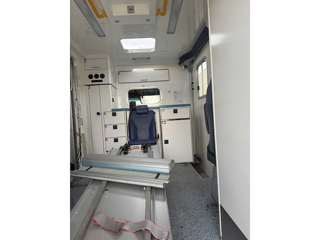 Mercedes - 2019 - sprinter - ambulance - afbeelding 5 van  9