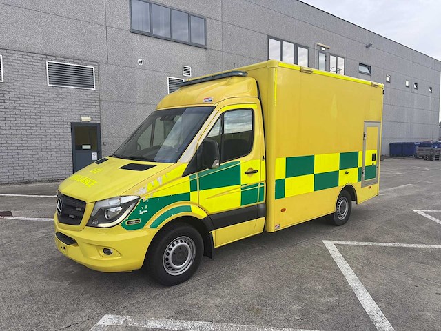 Mercedes - 2019 - sprinter - ambulance - afbeelding 1 van  9