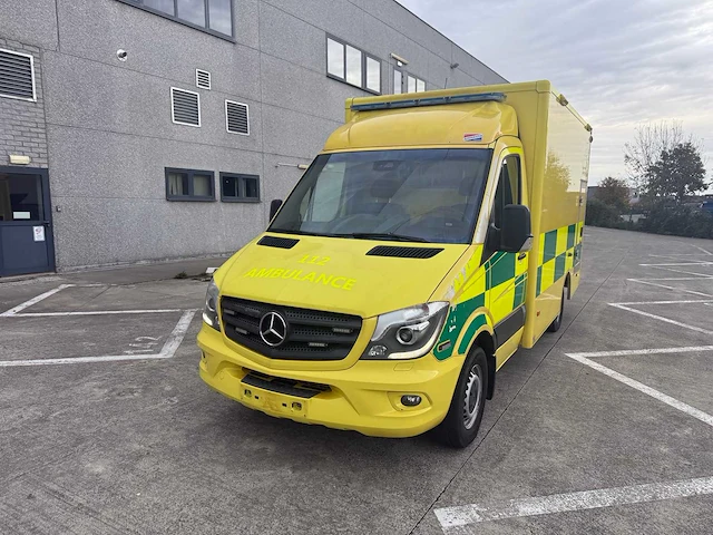Mercedes - 2019 - sprinter - ambulance - afbeelding 29 van  33