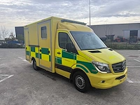 Mercedes - 2019 - sprinter - ambulance - afbeelding 31 van  33