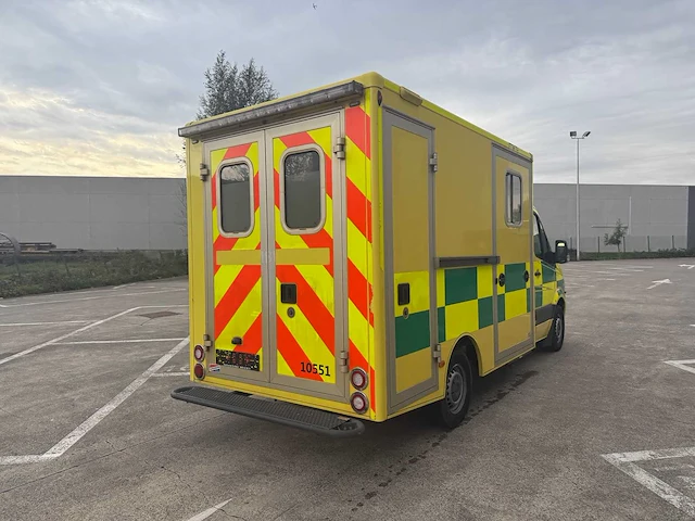 Mercedes - 2019 - sprinter - ambulance - afbeelding 33 van  33