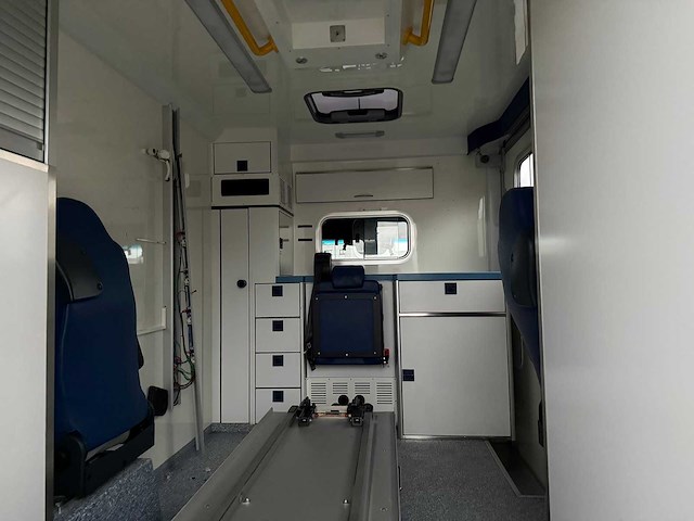 Mercedes - 2020 - sprinter ambulance - ambulance - afbeelding 7 van  37