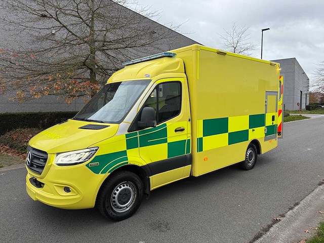 Mercedes - 2020 - sprinter ambulance - ambulance - afbeelding 1 van  37