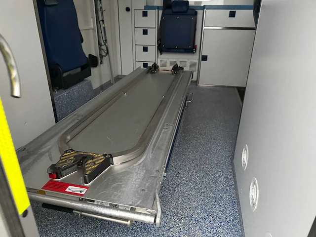 Mercedes - 2020 - sprinter ambulance - ambulance - afbeelding 1 van  37