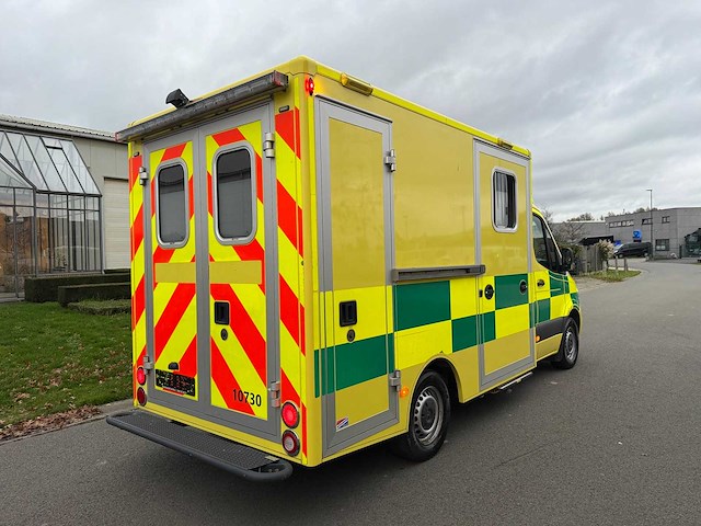 Mercedes - 2020 - sprinter ambulance - ambulance - afbeelding 35 van  37
