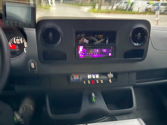 Mercedes - 2020 - sprinter ambulance - ambulance - afbeelding 17 van  32