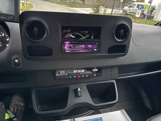 Mercedes - 2020 - sprinter ambulance - ambulance - afbeelding 20 van  32