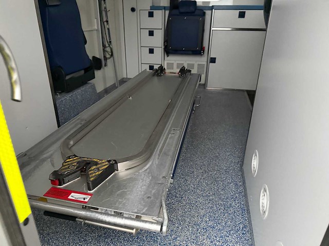 Mercedes - 2020 - sprinter ambulance - ambulance - afbeelding 6 van  25