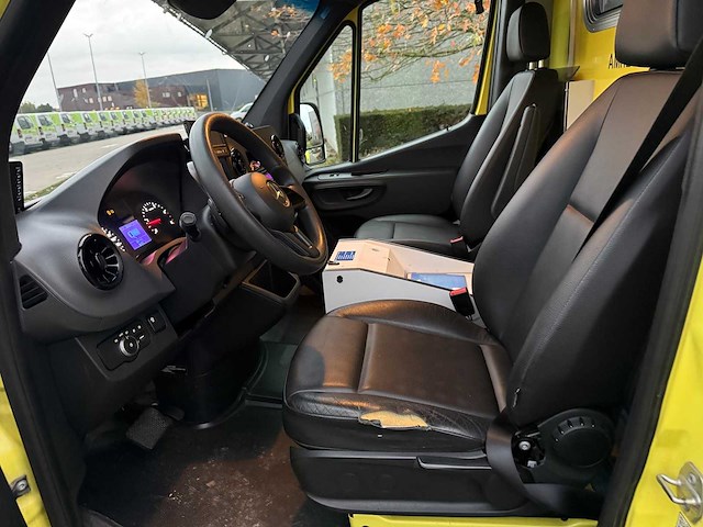 Mercedes - 2020 - sprinter ambulance - ambulance - afbeelding 12 van  25