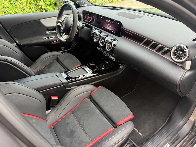 Mercedes - 2025 - a45 amg - s4matic+ - personenauto - afbeelding 11 van  31
