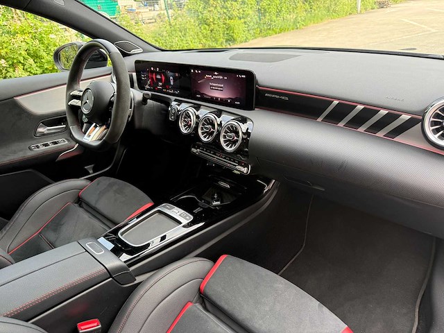 Mercedes - 2025 - a45 amg - s4matic+ - personenauto - afbeelding 15 van  31