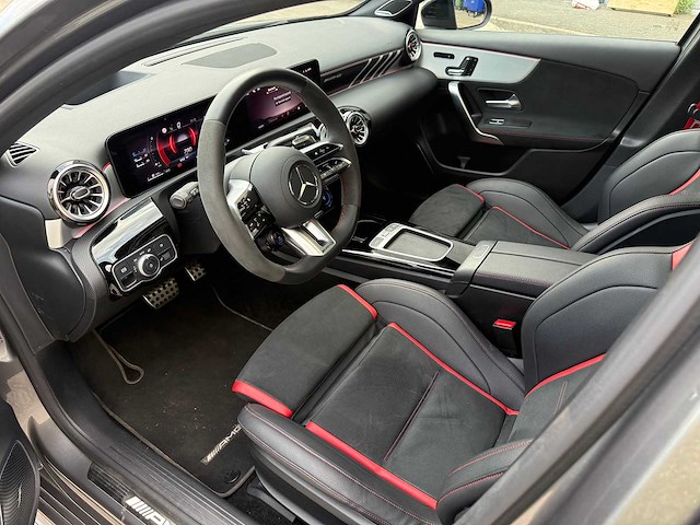 Mercedes - 2025 - a45 amg - s4matic+ - personenauto - afbeelding 18 van  31