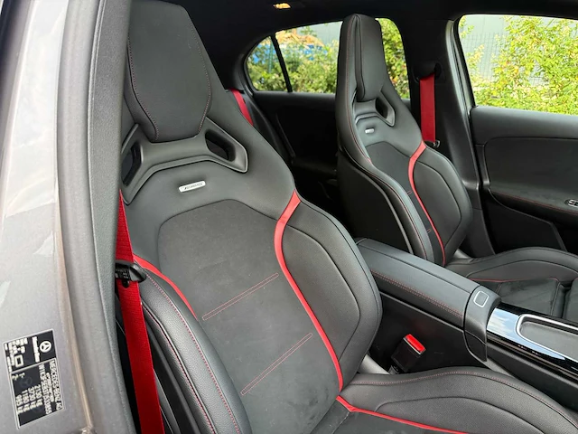 Mercedes - 2025 - a45 amg - s4matic+ - personenauto - afbeelding 14 van  31