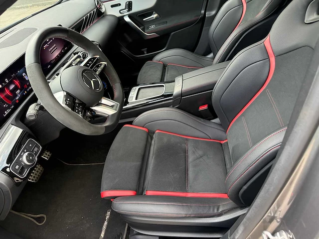 Mercedes - 2025 - a45 amg - s4matic+ - personenauto - afbeelding 19 van  31