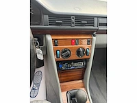 Mercedes - 250d - <124 - personenauto - afbeelding 3 van  15