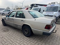 Mercedes - 250d - <124 - personenauto - afbeelding 12 van  15