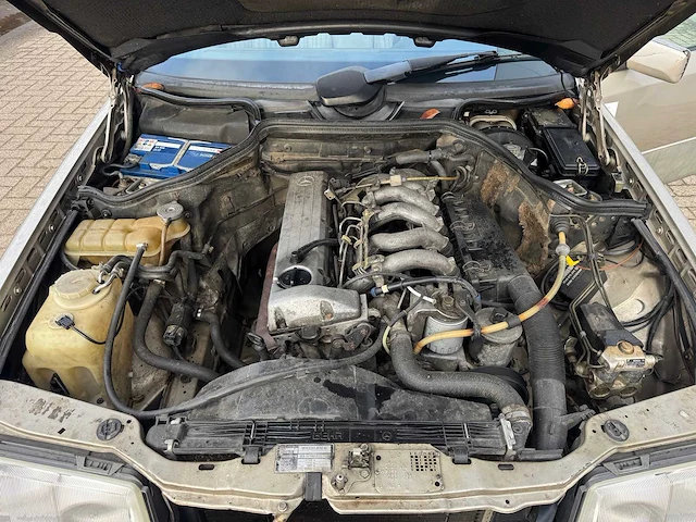 Mercedes - 250d - <124 - personenauto - afbeelding 13 van  15