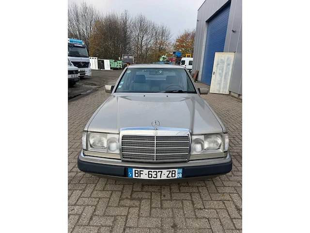 Mercedes - 250d - <124 - personenauto - afbeelding 2 van  15