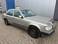 Mercedes - 250d - <124 - personenauto - afbeelding 3 van  15
