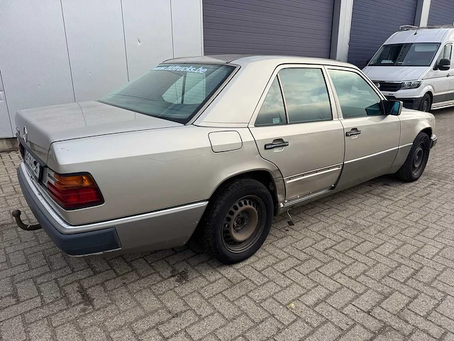 Mercedes - 250d - <124 - personenauto - afbeelding 4 van  15