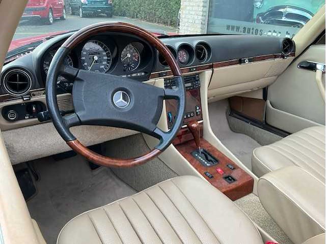 Mercedes - 560 sl - oldtimer - afbeelding 5 van  31