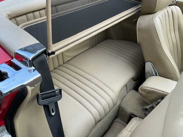 Mercedes - 560 sl - oldtimer - afbeelding 13 van  31