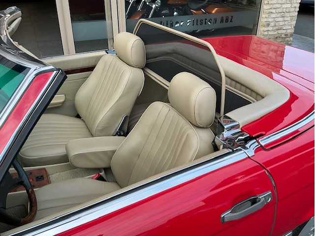 Mercedes - 560 sl - oldtimer - afbeelding 29 van  31