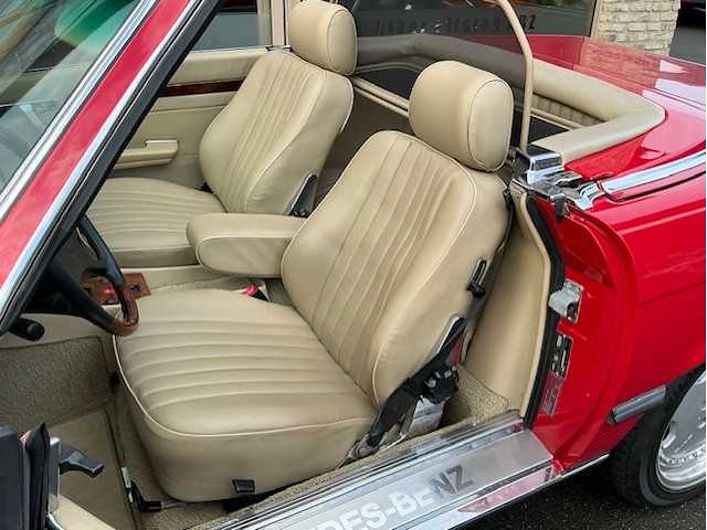 Mercedes - 560 sl - oldtimer - afbeelding 21 van  31