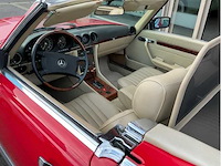 Mercedes - 560 sl - oldtimer - afbeelding 2 van  31
