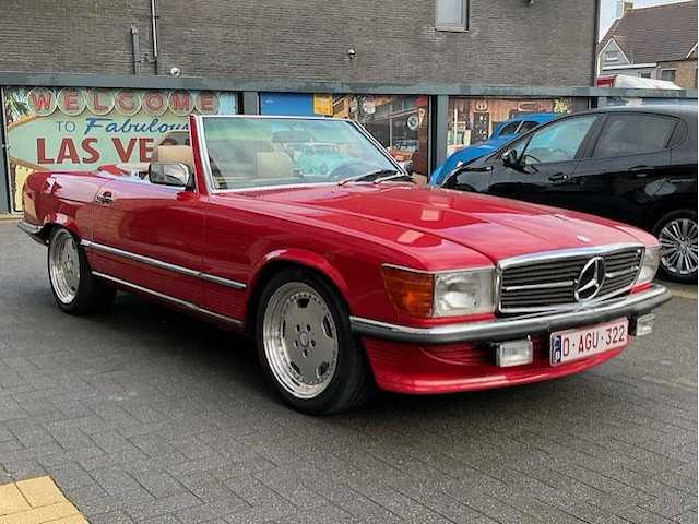 Mercedes - 560 sl - oldtimer - afbeelding 15 van  31