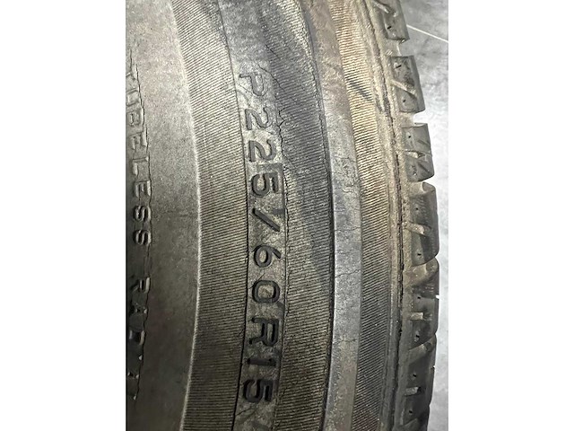 Mercedes - banden - afbeelding 2 van  2