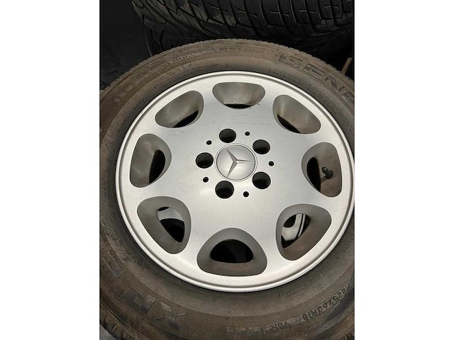 Mercedes - banden - afbeelding 1 van  2