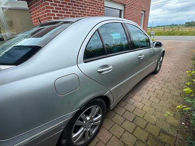 Mercedes - c220 - cdi - car - 2002 - afbeelding 7 van  10