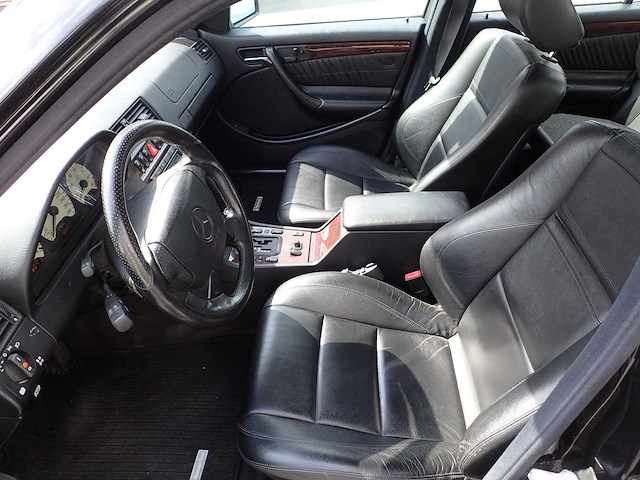 Mercedes - c43 amg - c 43 amg - youngtimer > 15 - afbeelding 34 van  69