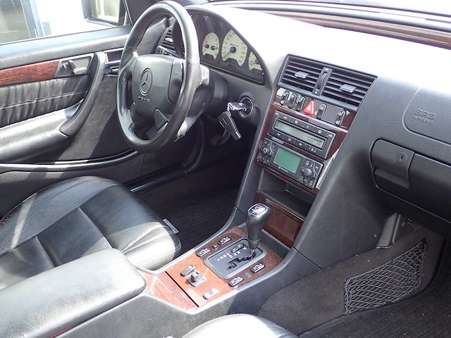 Mercedes - c43 amg - c 43 amg - youngtimer > 15 - afbeelding 53 van  69