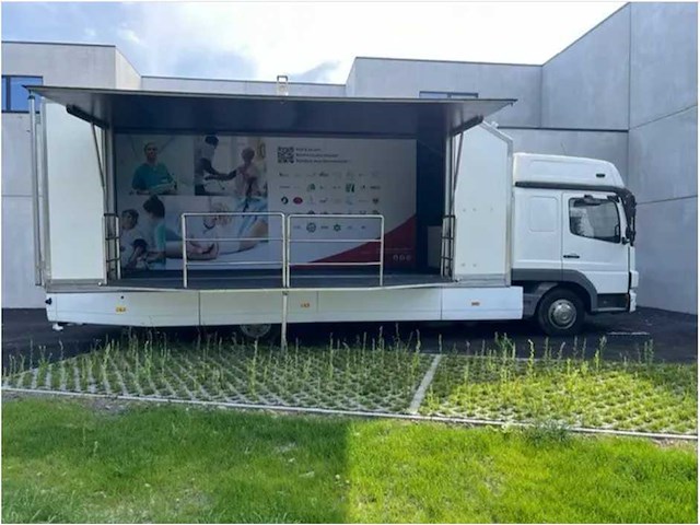 Mercedes - camion évènement - salon - camion évènement mercedes atego 1018 - 2009 - afbeelding 4 van  5