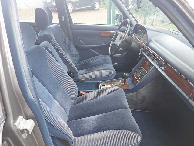 Mercedes - s klasse - 280 se - oldtimer - afbeelding 8 van  27