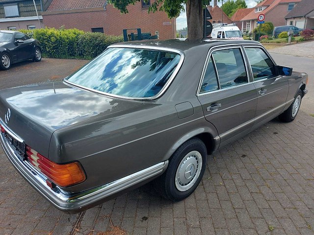 Mercedes - s klasse - 280 se - oldtimer - afbeelding 27 van  51